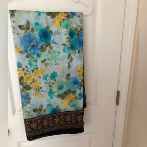 Gorgeous brand new floral saree. Watercolor like print in chiffon like fabric.